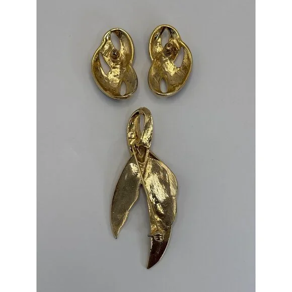 Vintage Gold Tone Enamel Navy & Cream Ribbon Brooch Earrings Set - Picture 4 of 6